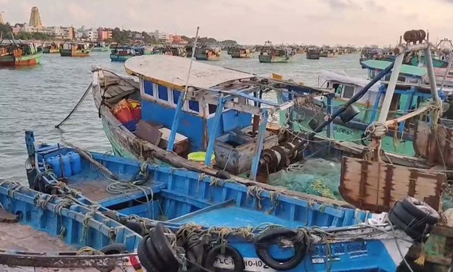 காலவரையற்ற வேலைநிறுத்தம் தொடங்கிய ராமேஸ்வரம் மீனவர்கள்